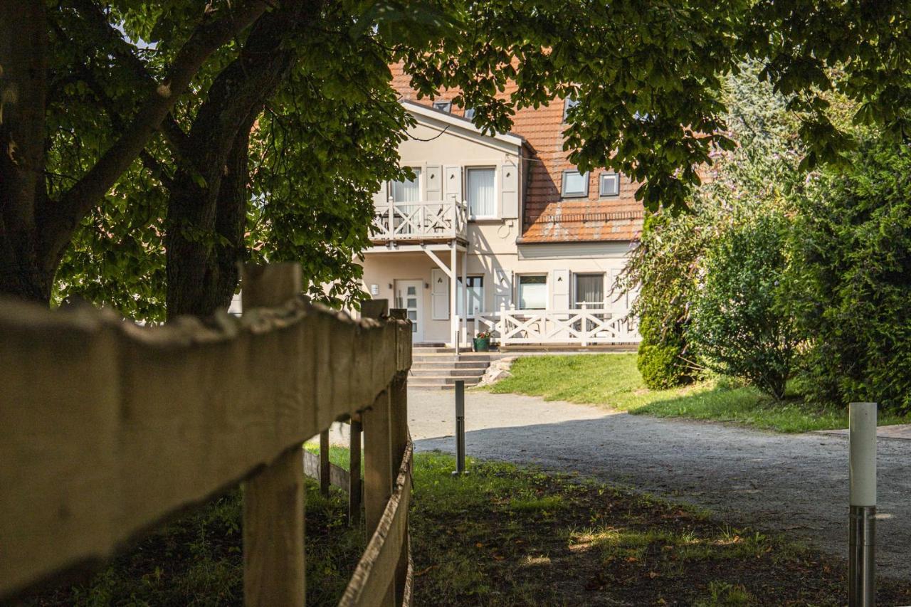 Ruhig Und Idyllische Lage, Strandnah, Gratis Nutzung Vom Ahoi Erlebnisbad Und Sauna In Sellin - Gutshaus Silvitz Fewo 02 Leilighet Bergen Auf Rugen Eksteriør bilde