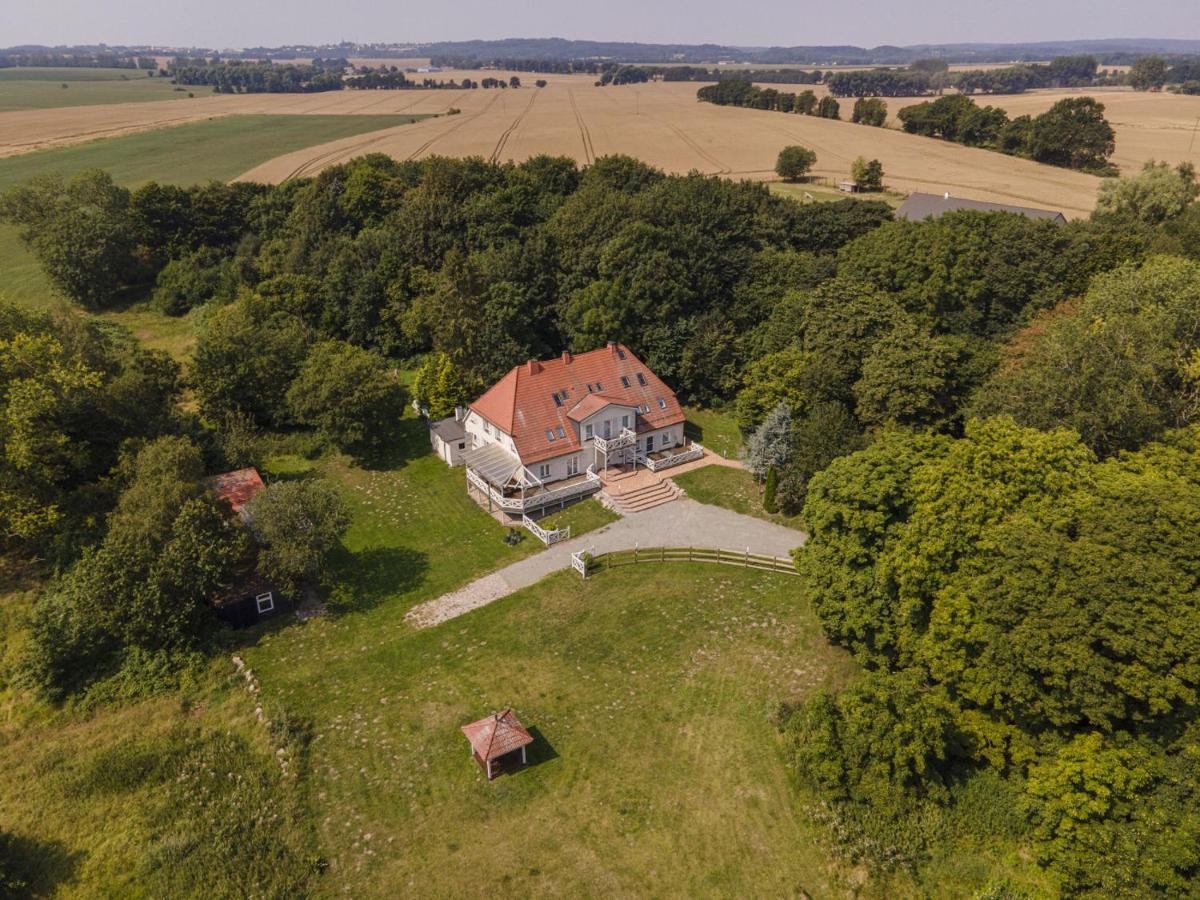 Ruhig Und Idyllische Lage, Strandnah, Gratis Nutzung Vom Ahoi Erlebnisbad Und Sauna In Sellin - Gutshaus Silvitz Fewo 02 Leilighet Bergen Auf Rugen Eksteriør bilde