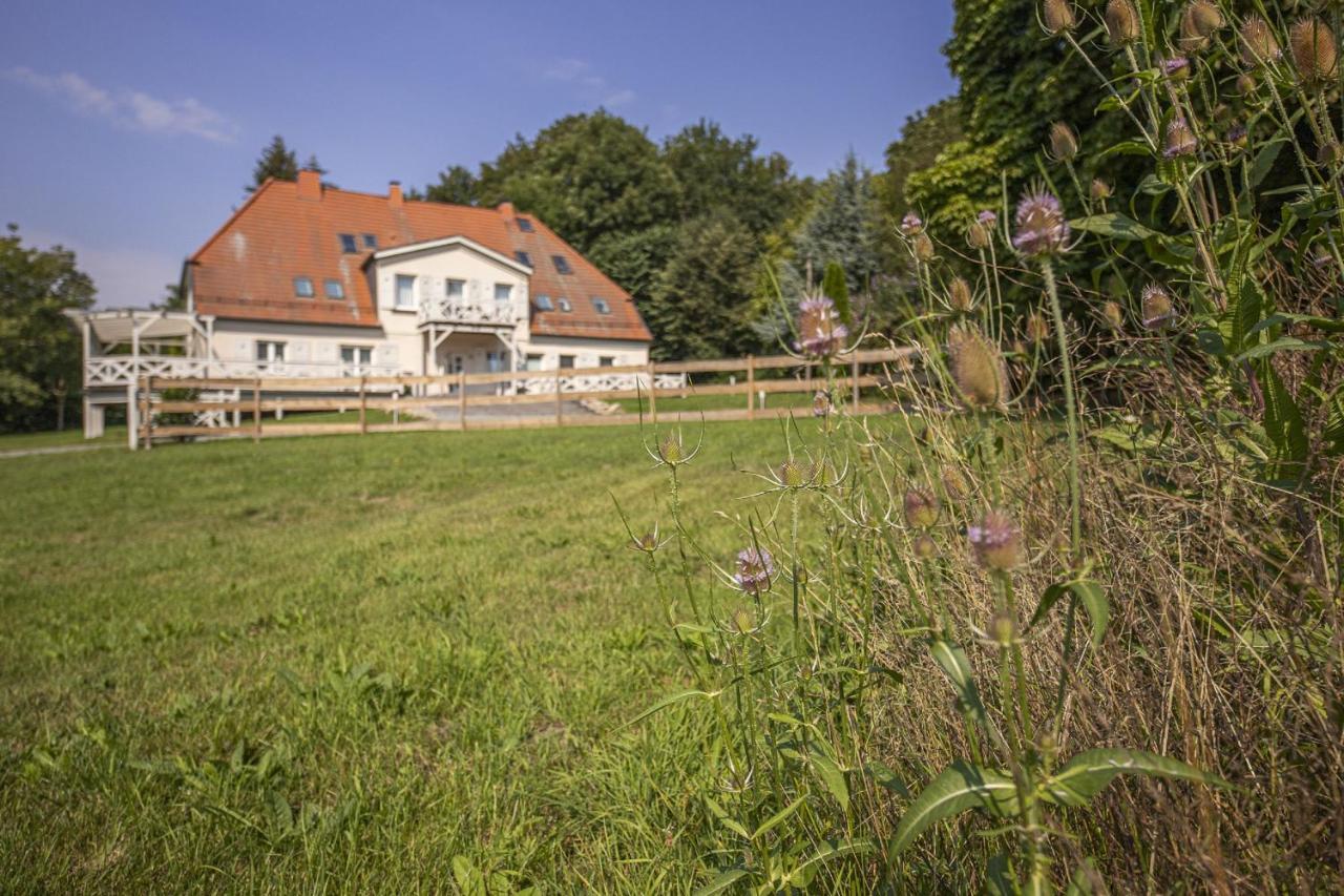 Ruhig Und Idyllische Lage, Strandnah, Gratis Nutzung Vom Ahoi Erlebnisbad Und Sauna In Sellin - Gutshaus Silvitz Fewo 02 Leilighet Bergen Auf Rugen Eksteriør bilde